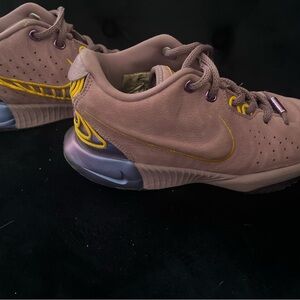 Nike lebrons purple Kids Shoes
